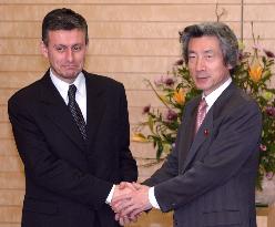 Koizumi meets Bulgarian Foreign Minister Passy